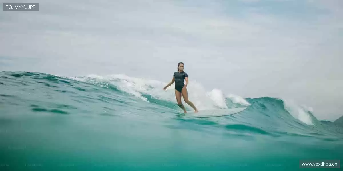 💻高清画质 + 实时弹幕，直播平台就是你的专属看台！